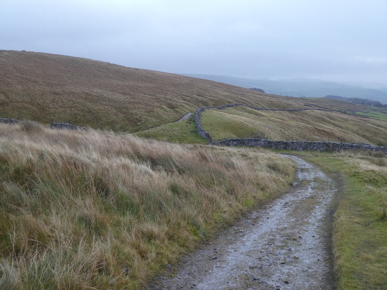Along the Pennine Way to Hull Pot